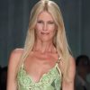 Versace: To show στο Μιλάνο είχε 60s mod, pastel χρώματα, mini και supermodels!