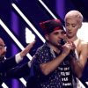 Eurovision: Όταν δύο ακτιβιστές και ένας γυμνός φαρσέρ ανέβηκαν στη σκηνή (video)
