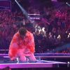 Eurovision 2024: Το Nemo έσπασε το βραβείο, έσπασε και τον αντίχειρά του