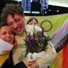 Eurovision 2024: Το Nemo επέστρεψε στην Ελβετία ως νικητής – Η θερμή υποδοχή στο αεροδρόμιο