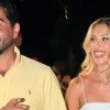 Χρήστος Μάστορας – Γαρυφαλλιά Καληφώνη: Χέρι χέρι στην Μύκονο! Η ρομαντική βόλτα τους – Φωτογραφίες