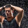 Γιώργος Κακοσαίος: Με sexy dark διάθεση στο νέο του video clip «Ούτε εχθροί ούτε φίλοι»