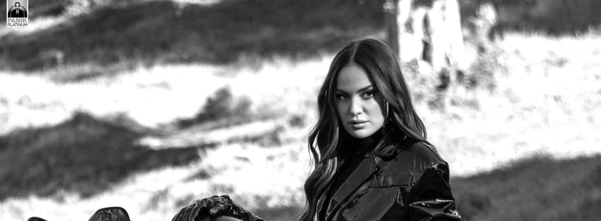 Ρία Ελληνίδου – «Εξηγήστε Μου»