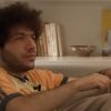 Benny Blanco: Viral για λάθος λόγο – Τα πόδια του έκλεψαν την παράσταση στο νέο podcast